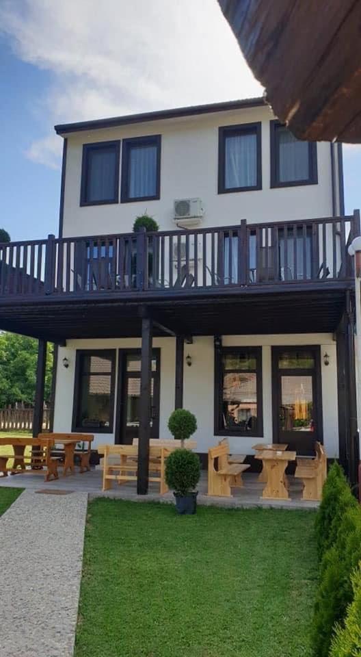 Бялата Къща Hotel Kirkovo  Exterior photo
